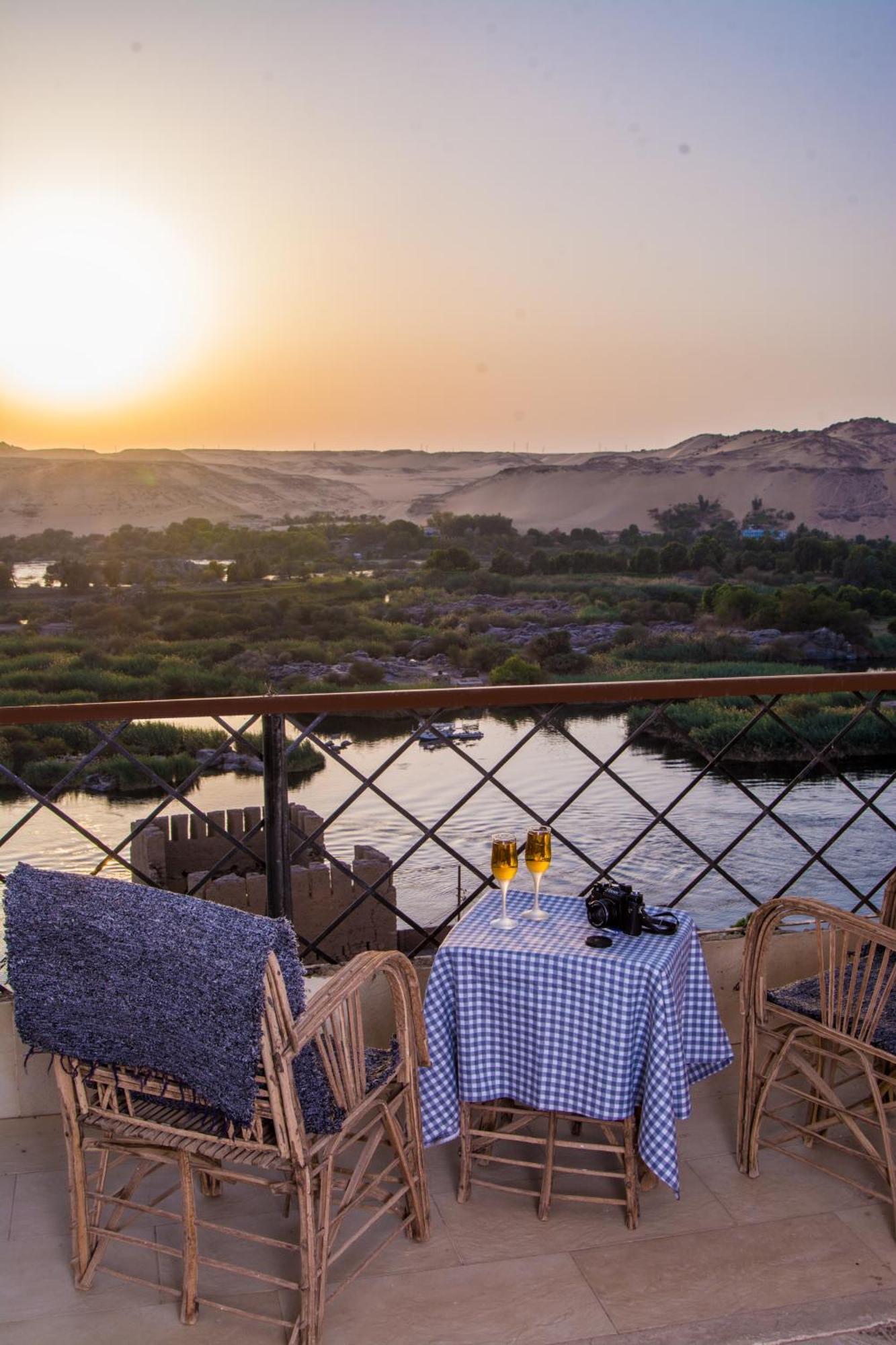 Aswan Nile Palace Exteriör bild