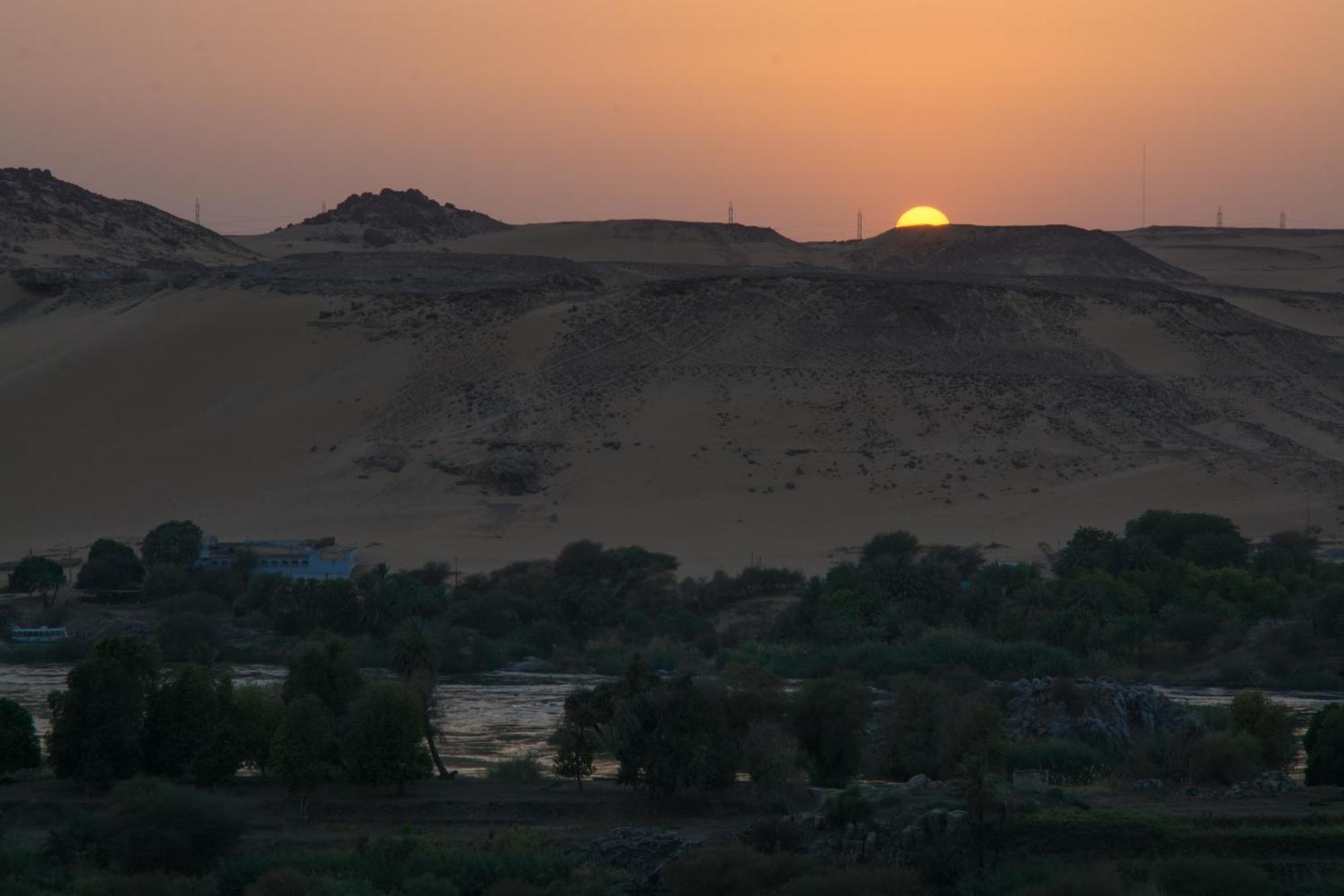Aswan Nile Palace Exteriör bild